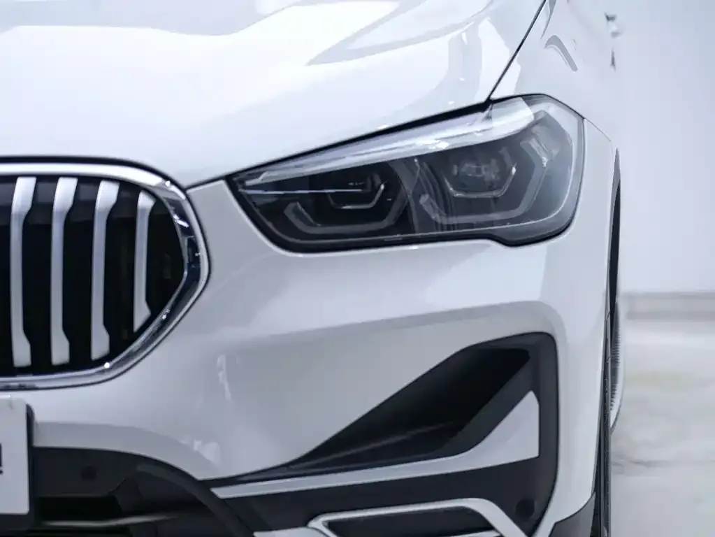 BMW X1 — фото 9