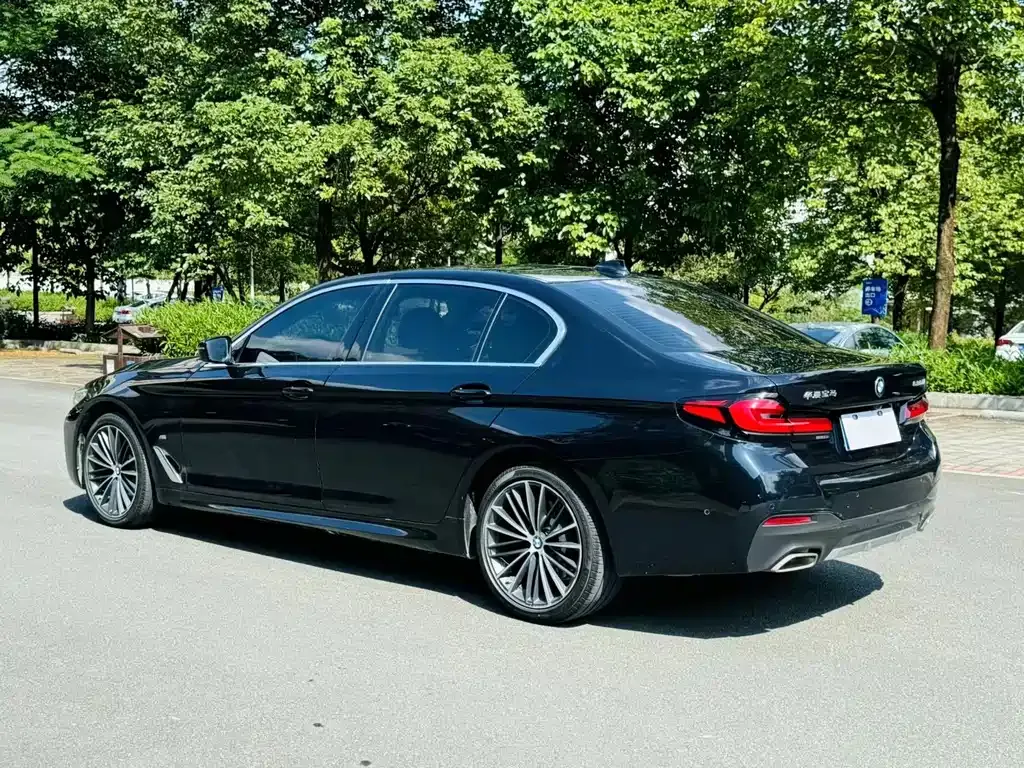 BMW 5 Series — фото 9