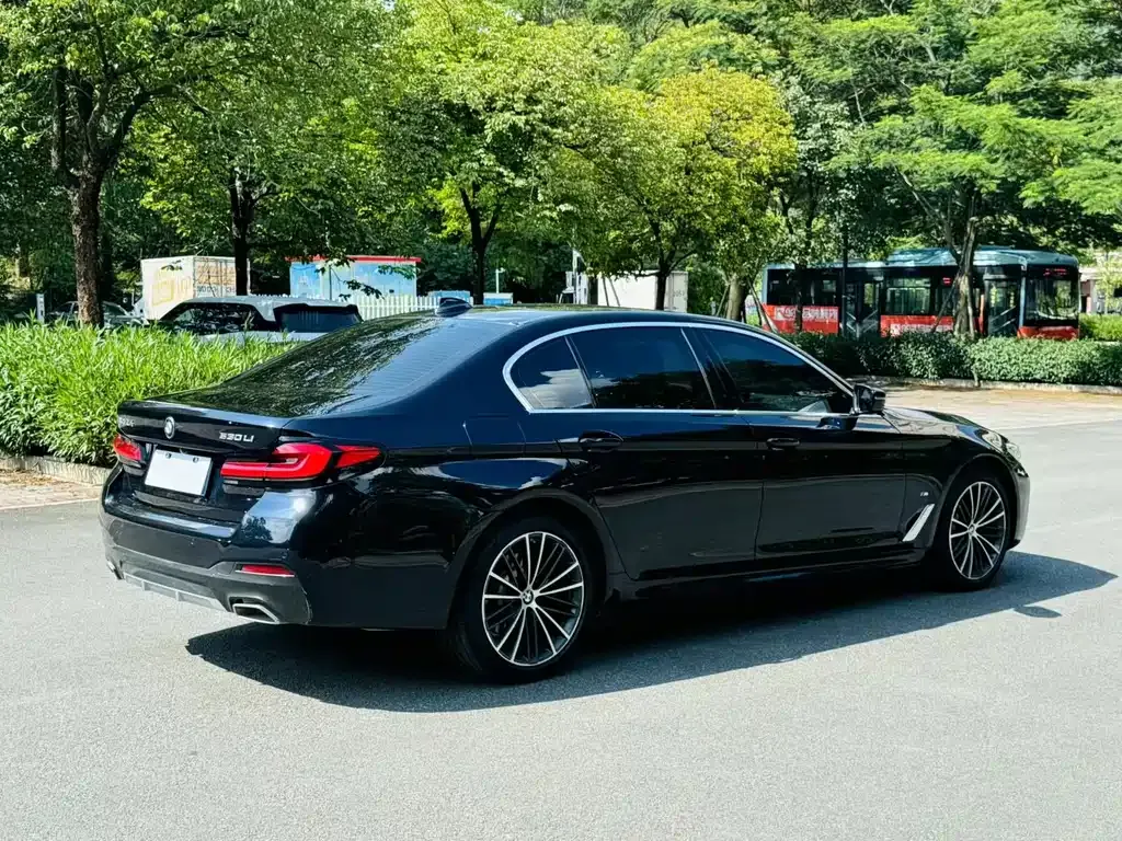 BMW 5 Series — фото 5