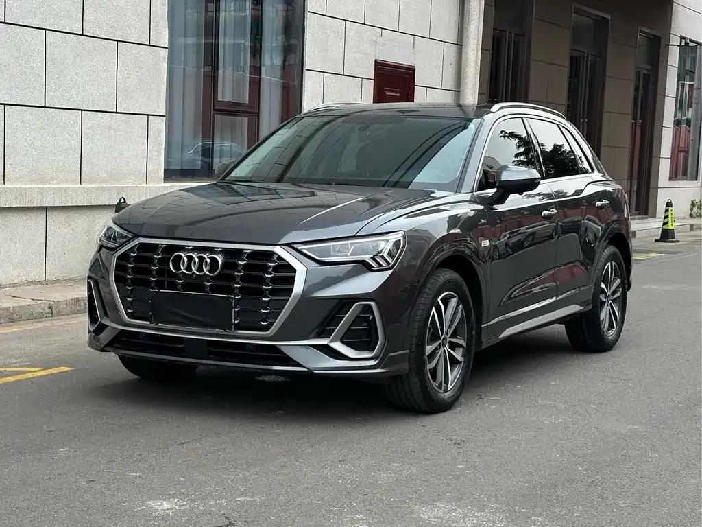 Audi Q3 — фото 1