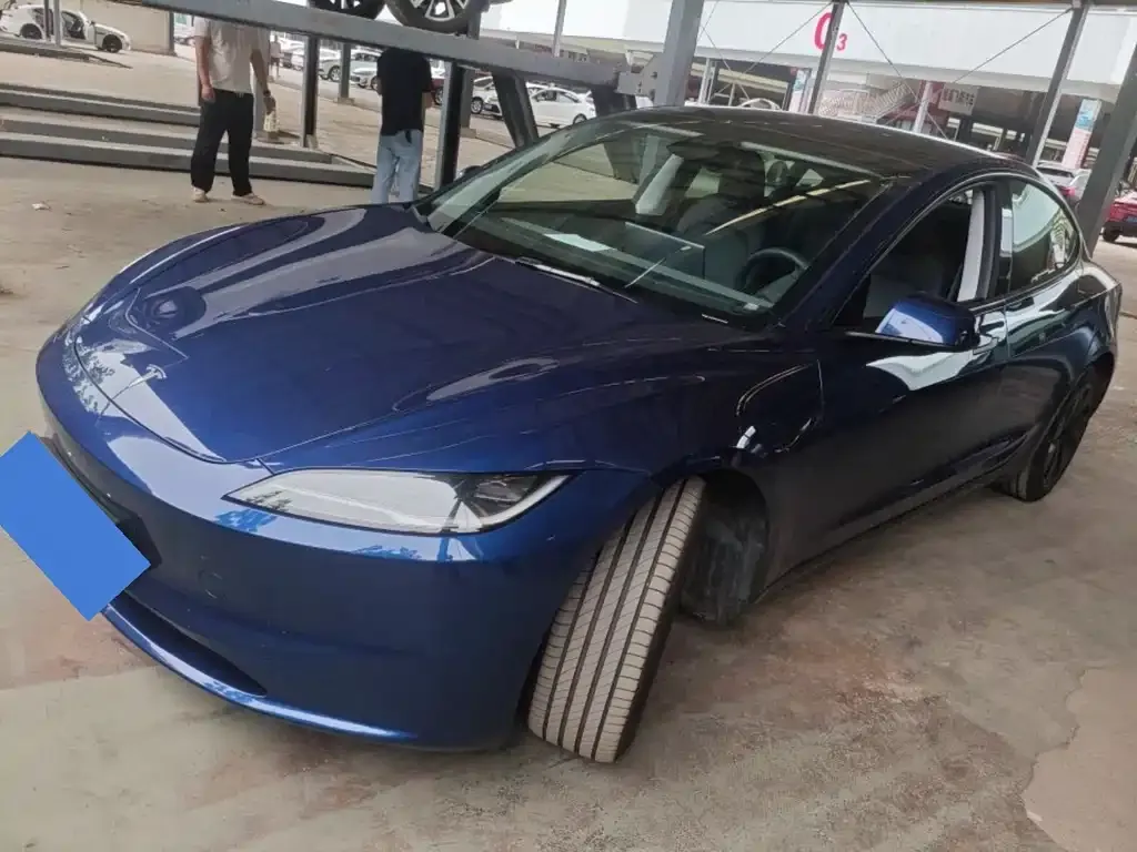 Tesla Model 3 — фото 1