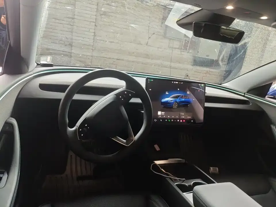 Tesla Model 3 — фото 4