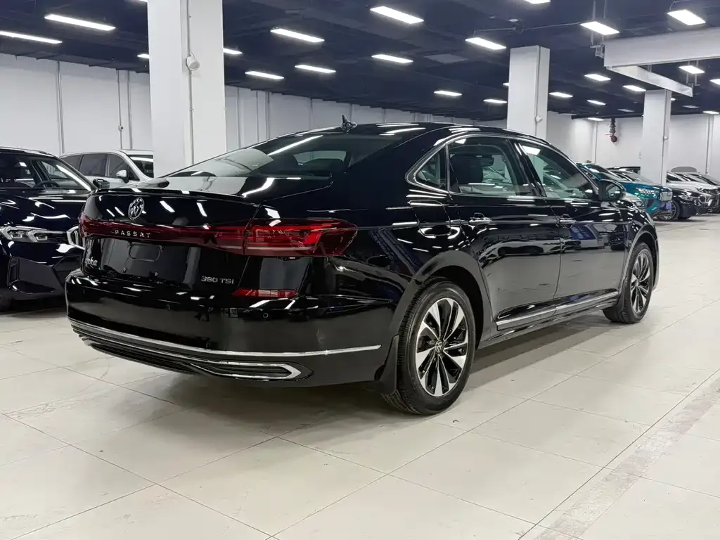 Volkswagen Passat — фото 9