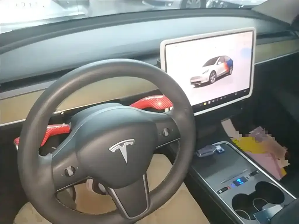 Tesla Model Y — фото 6
