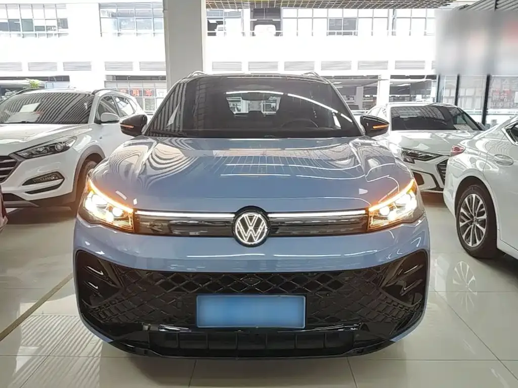 Volkswagen Tiguan L — фото 5