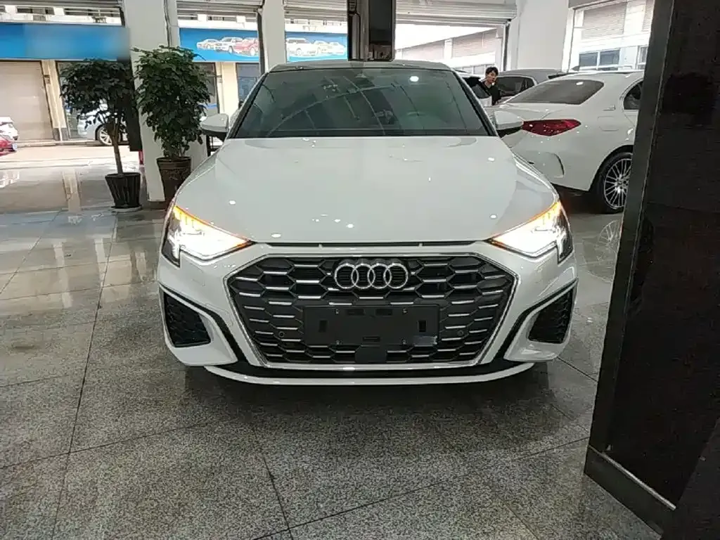 Audi A3 — фото 1