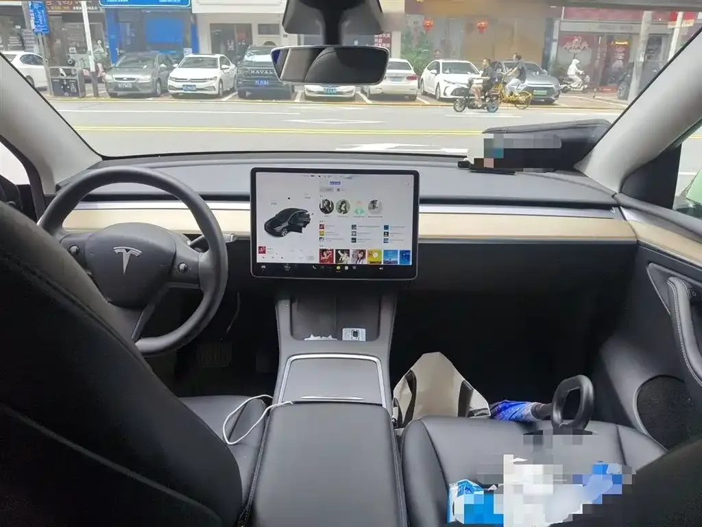 Tesla Model Y — фото 6