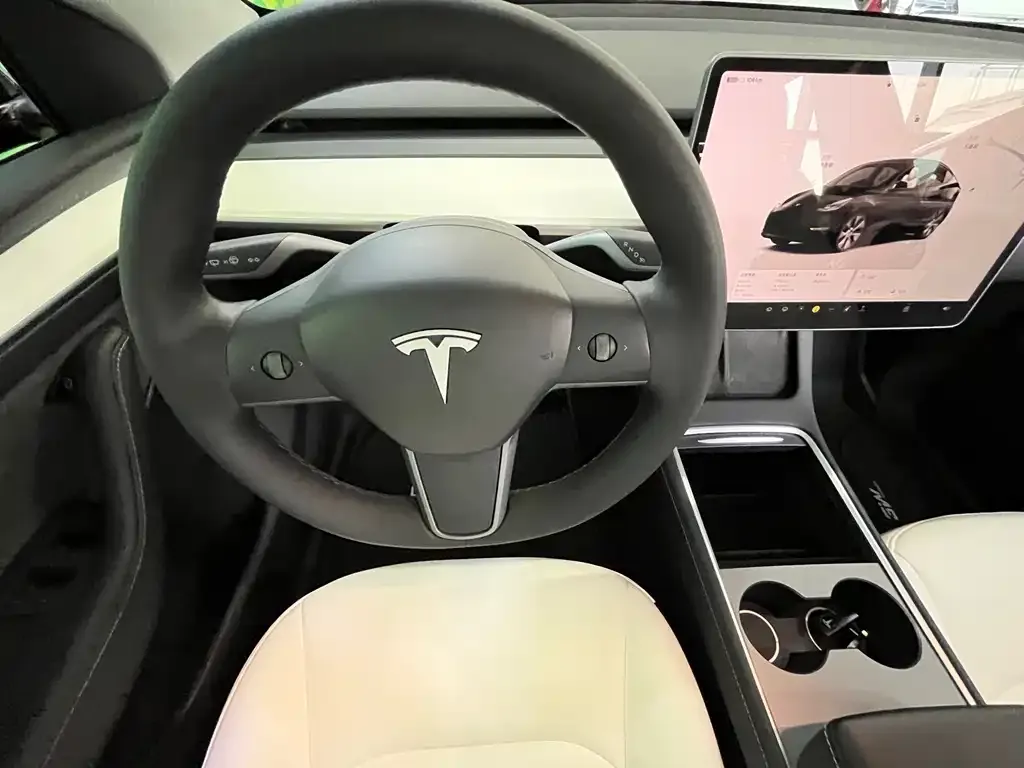 Tesla Model Y — фото 4