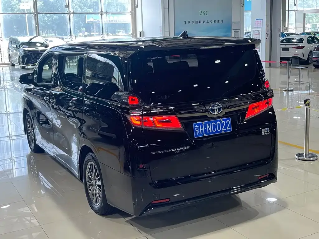 Toyota Vellfire — фото 3