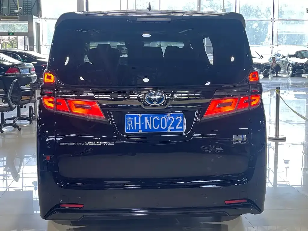 Toyota Vellfire — фото 9