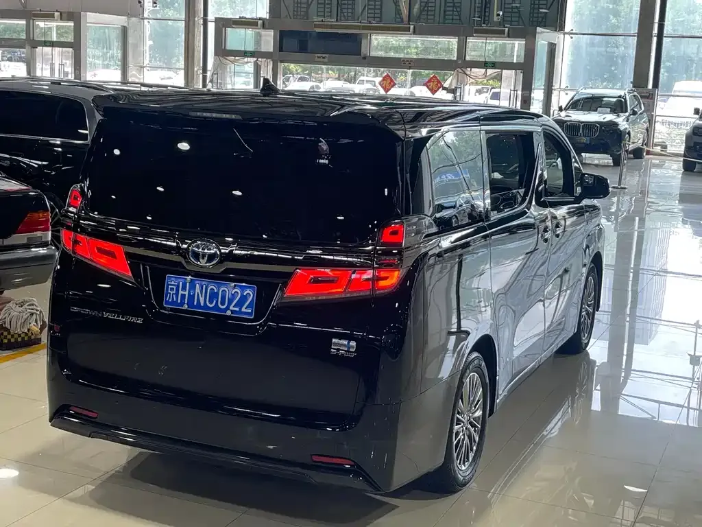 Toyota Vellfire — фото 5