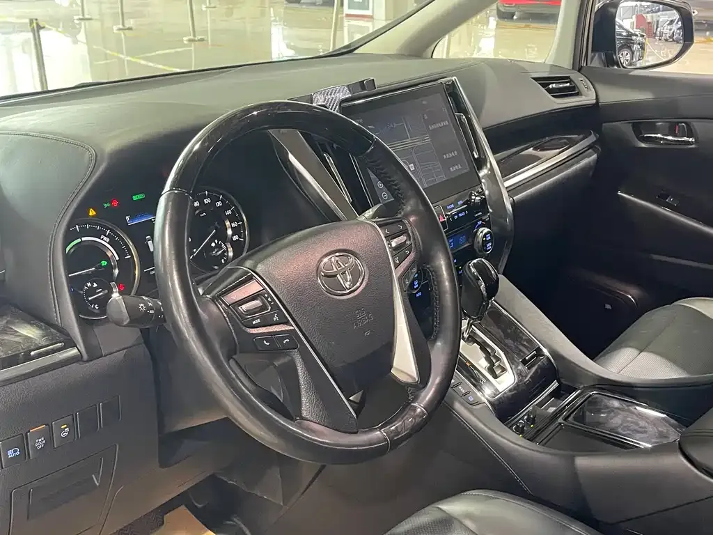 Toyota Vellfire — фото 7