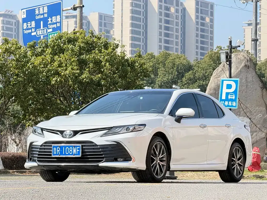 Toyota Camry — фото 10