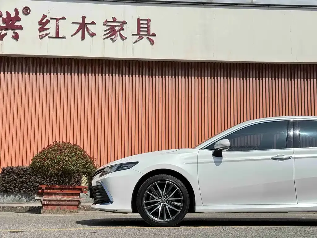 Toyota Camry — фото 8