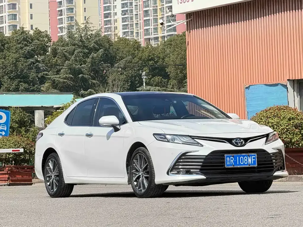Toyota Camry — фото 9