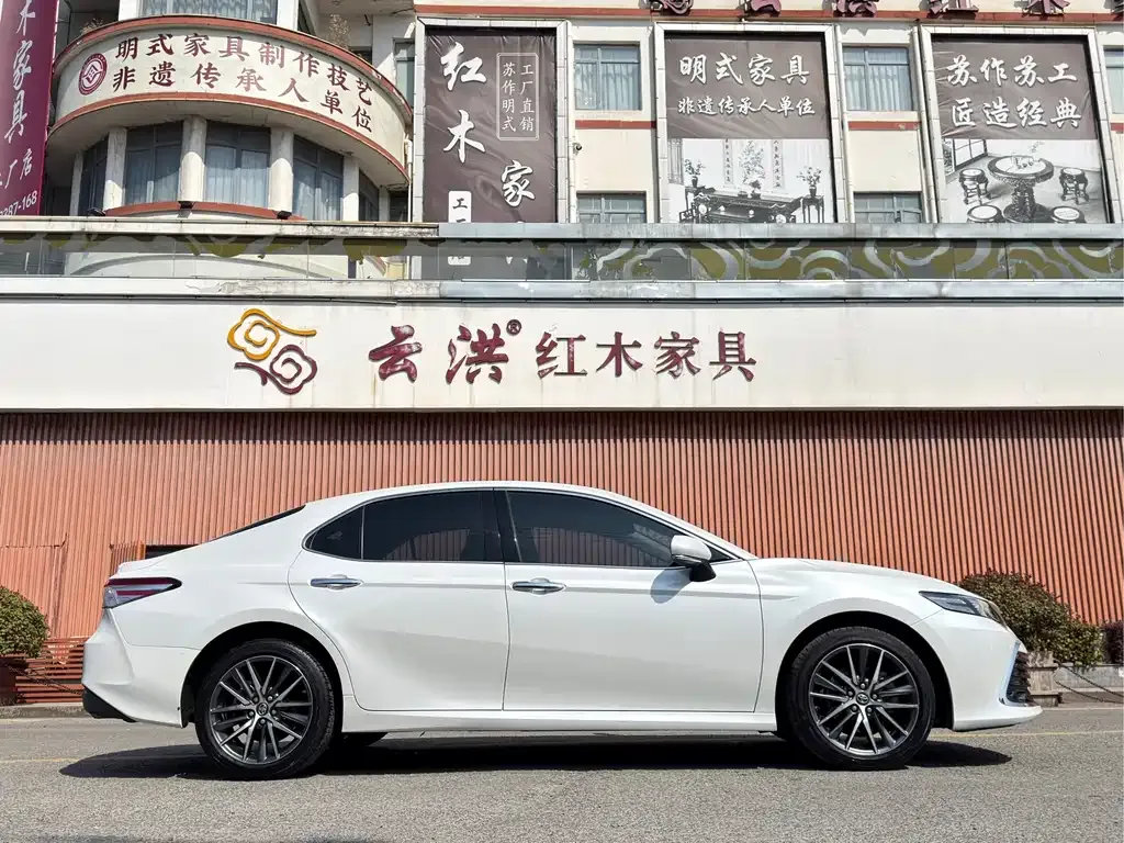 Toyota Camry — фото 7