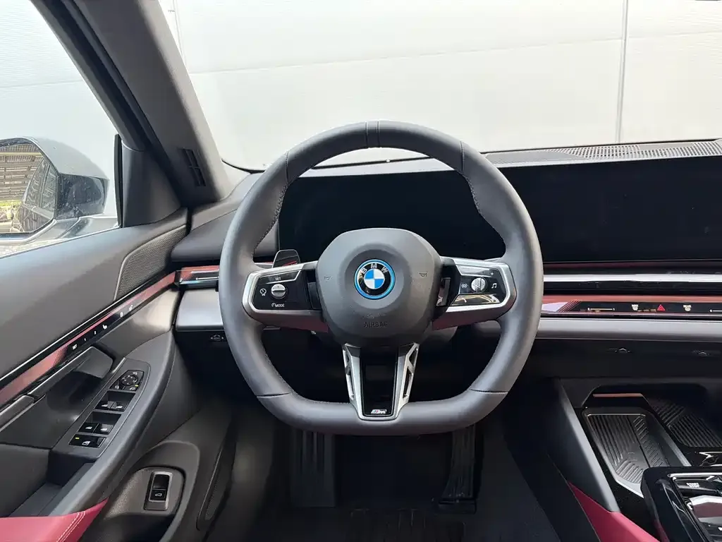 BMW i5 2025 из CN, фото 5