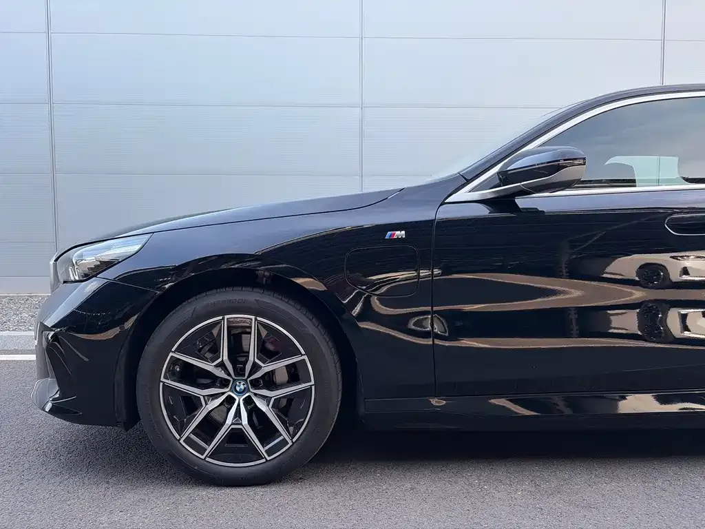 BMW i5 2025 из CN, фото 4