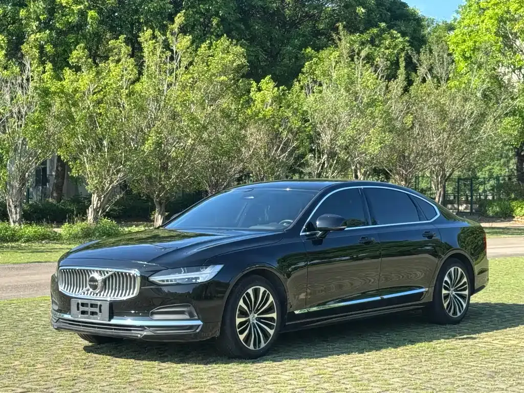 Volvo S90 — фото 1