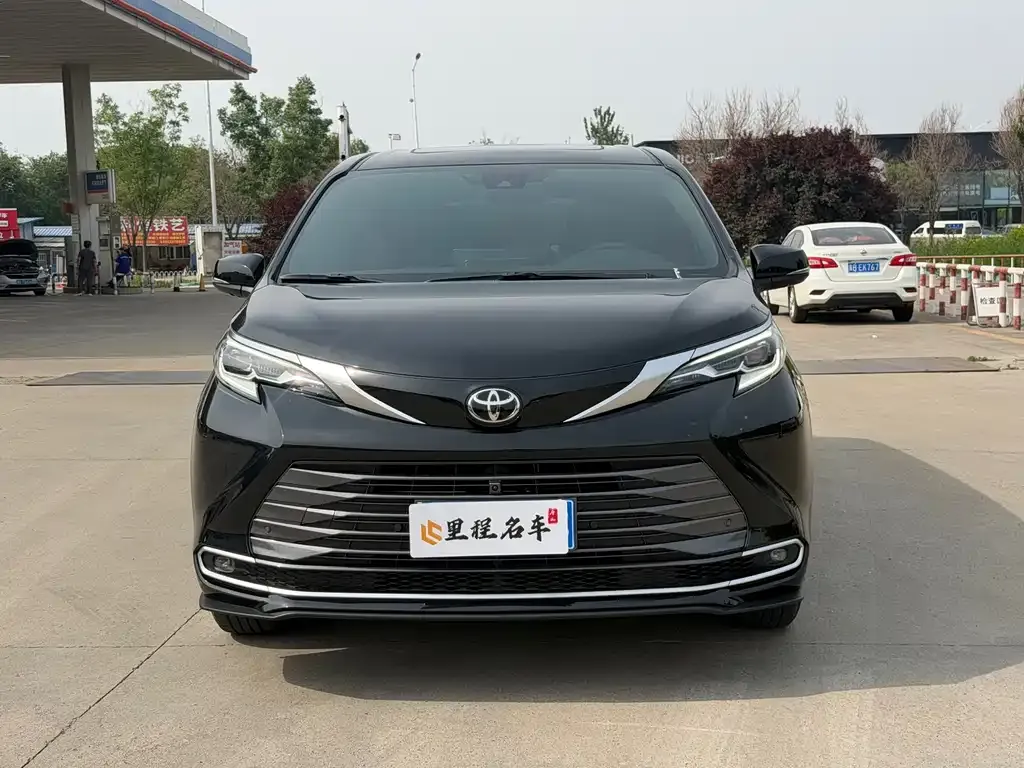 Toyota Sienna — фото 4