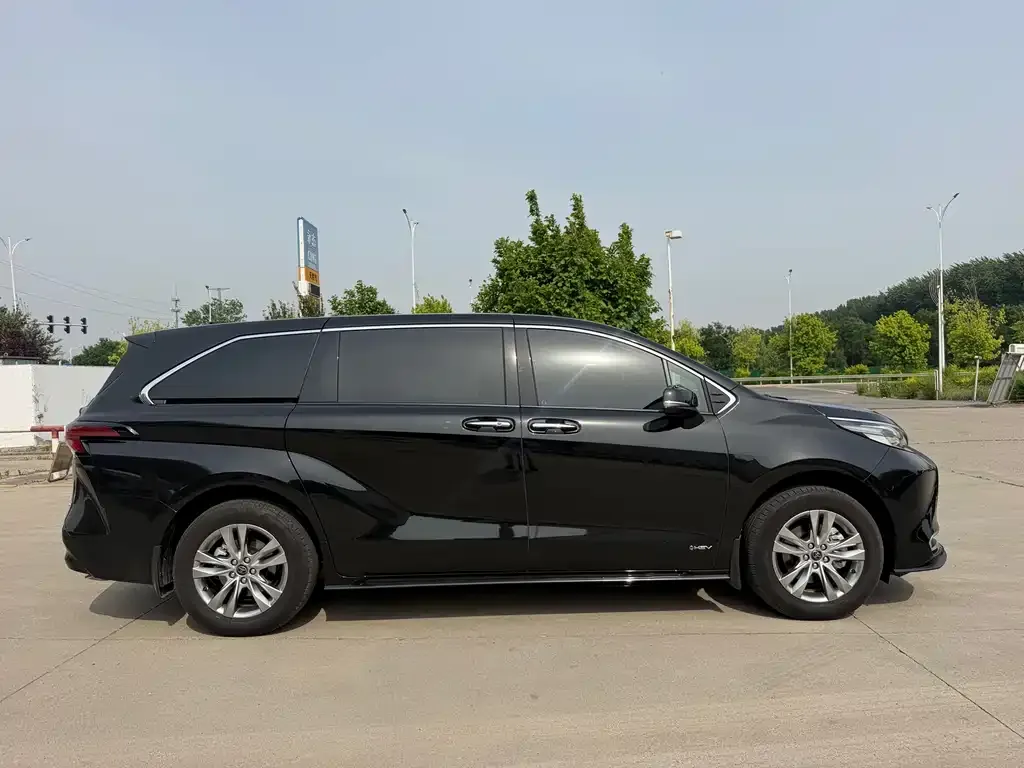 Toyota Sienna — фото 8