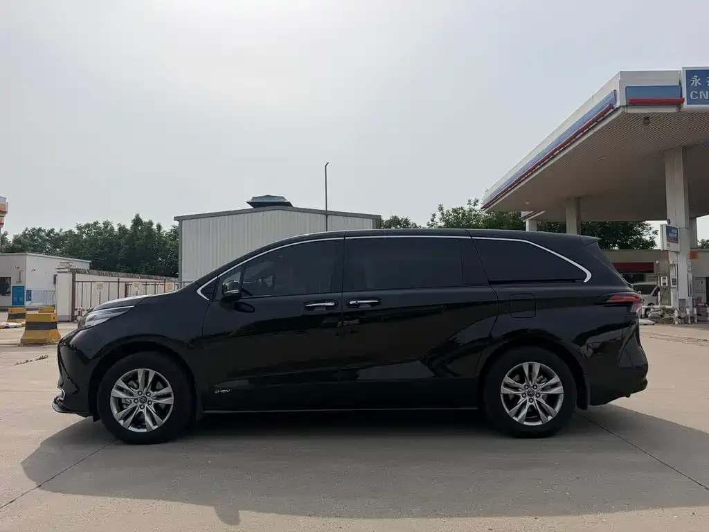 Toyota Sienna — фото 6