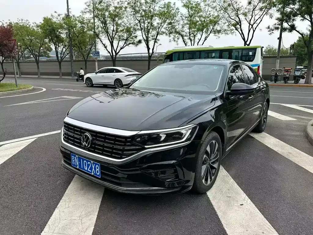 Volkswagen Passat — фото 1