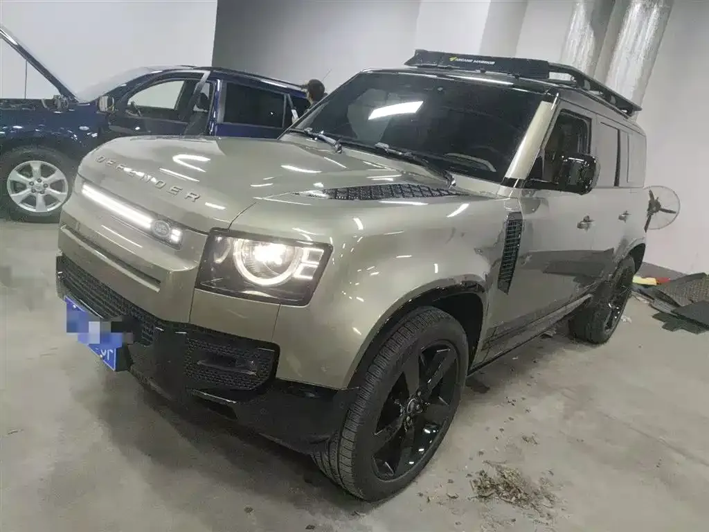 Land Rover Defender — фото 1