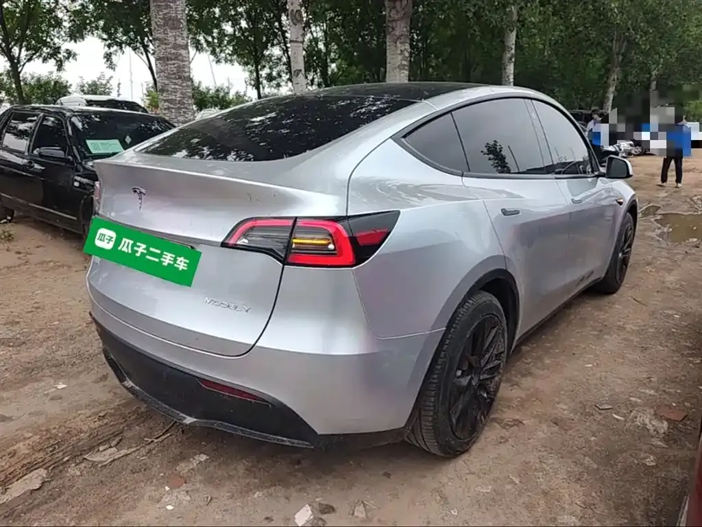 Tesla Model Y — фото 10