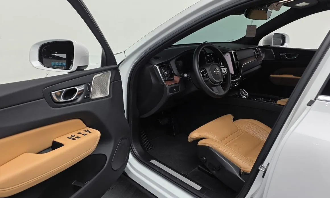 Volvo XC60 2023 из KR, фото 8