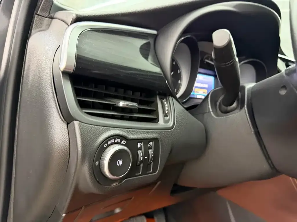 Buick Envision Plus — фото 2
