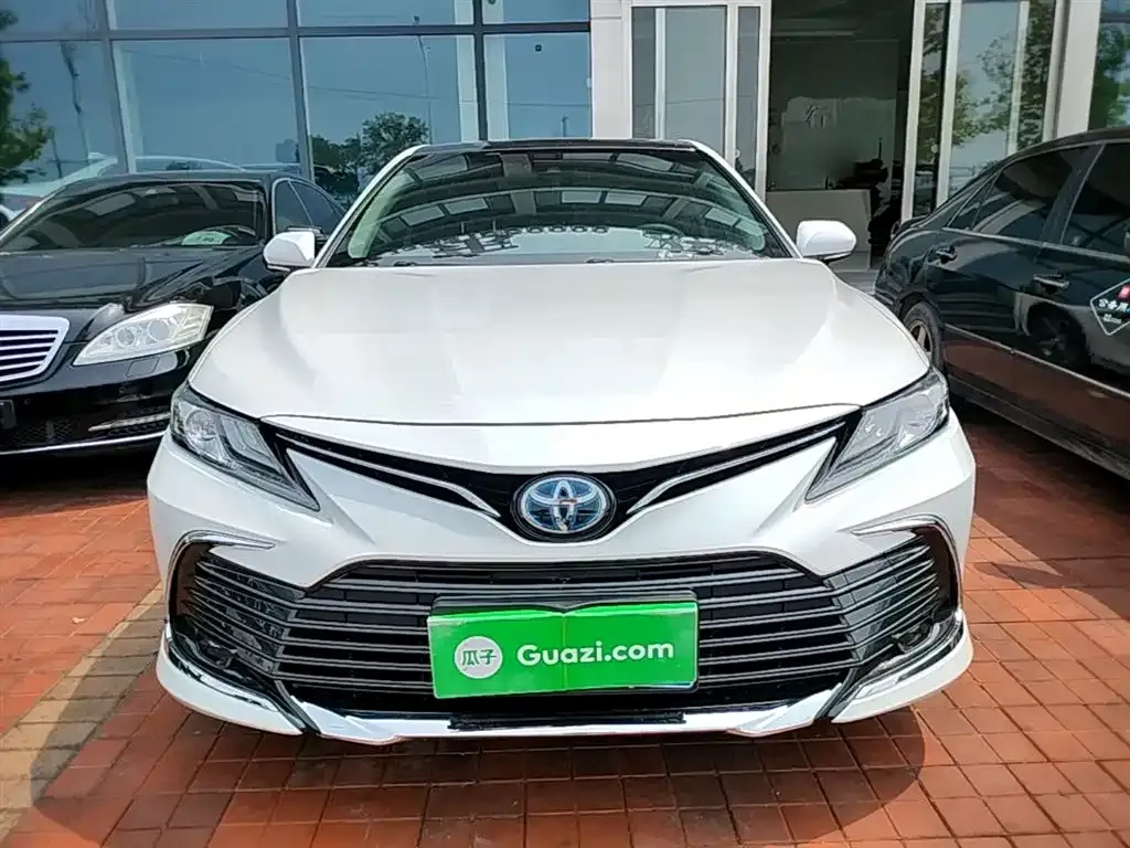 Toyota Camry — фото 9