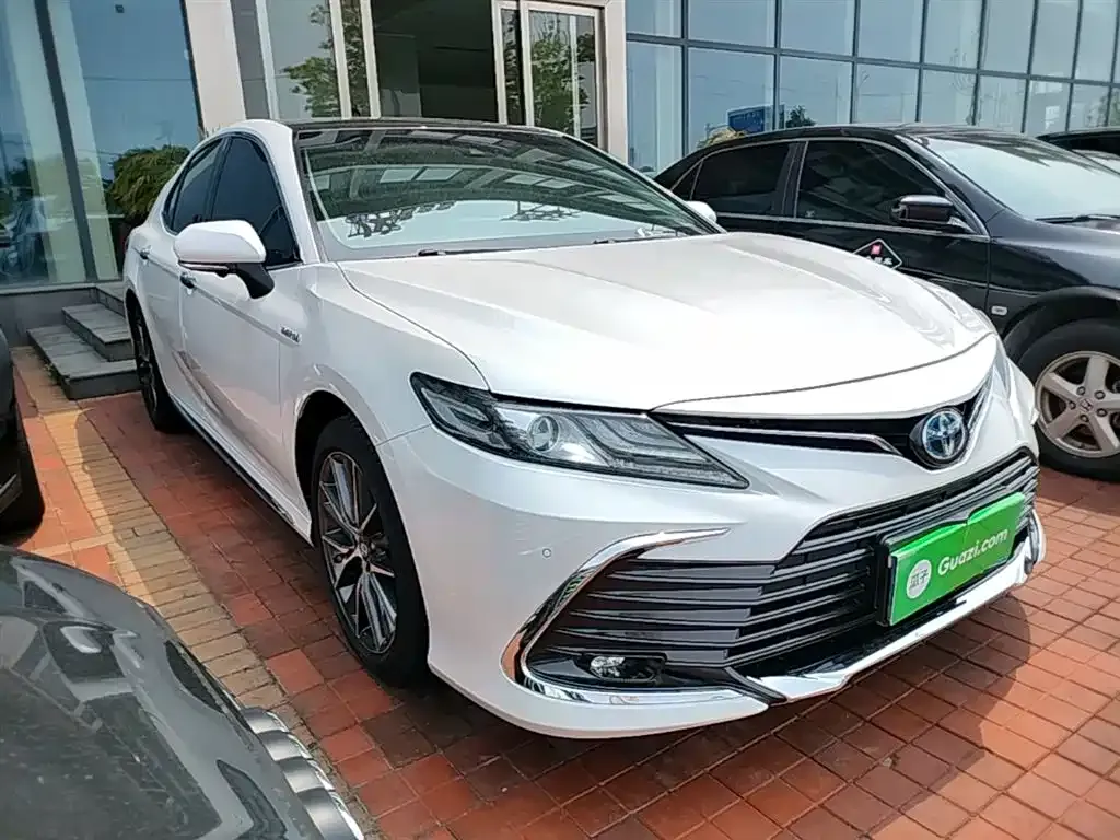 Toyota Camry — фото 5