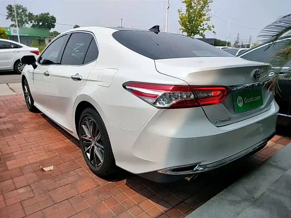 Toyota Camry — фото 6