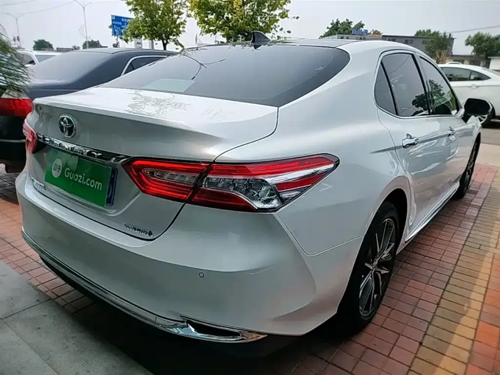 Toyota Camry — фото 8