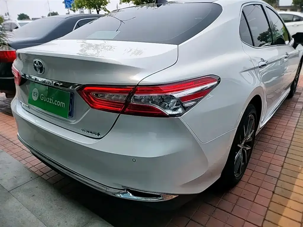 Toyota Camry — фото 10