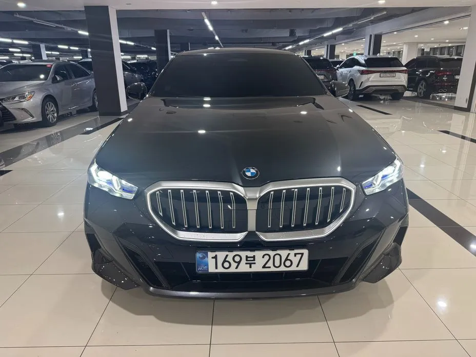 BMW 5-Series 2024 из KR, фото 2