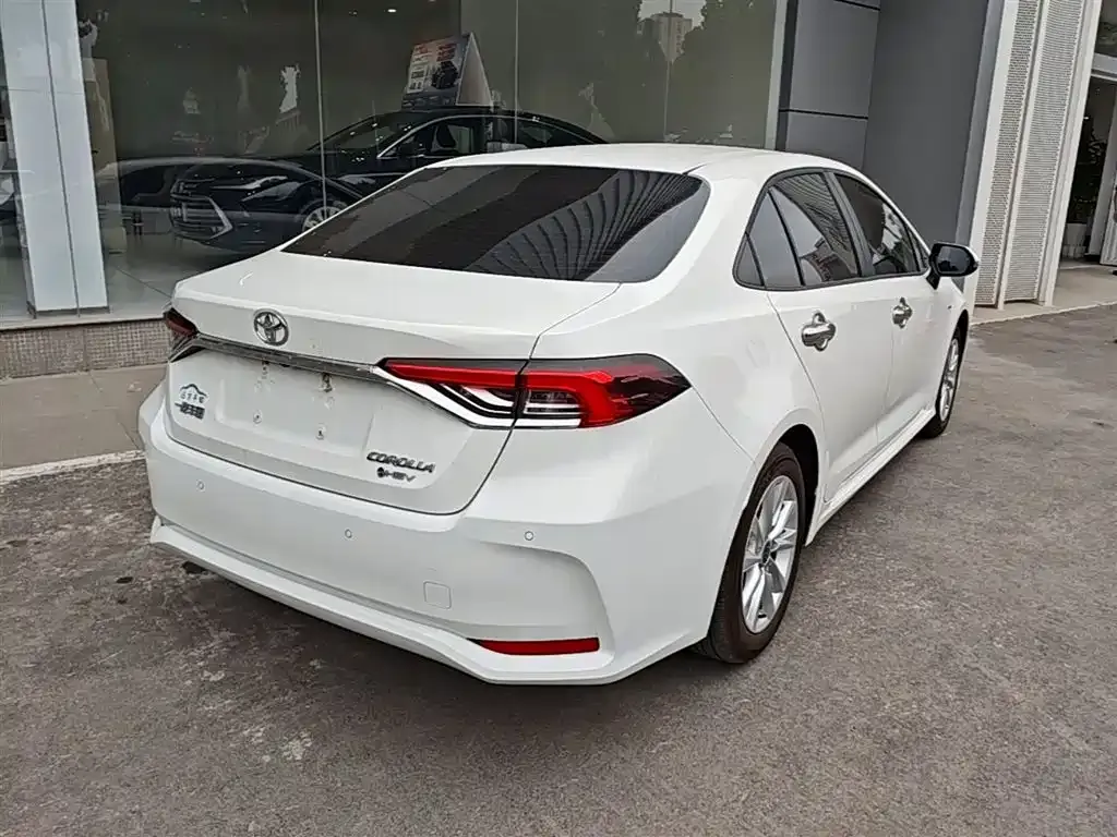 Toyota Corolla — фото 4