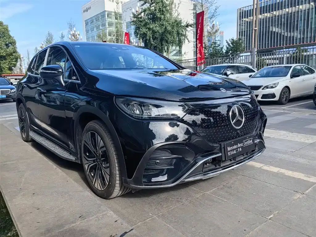 Mercedes-Benz EQE SUV — фото 7