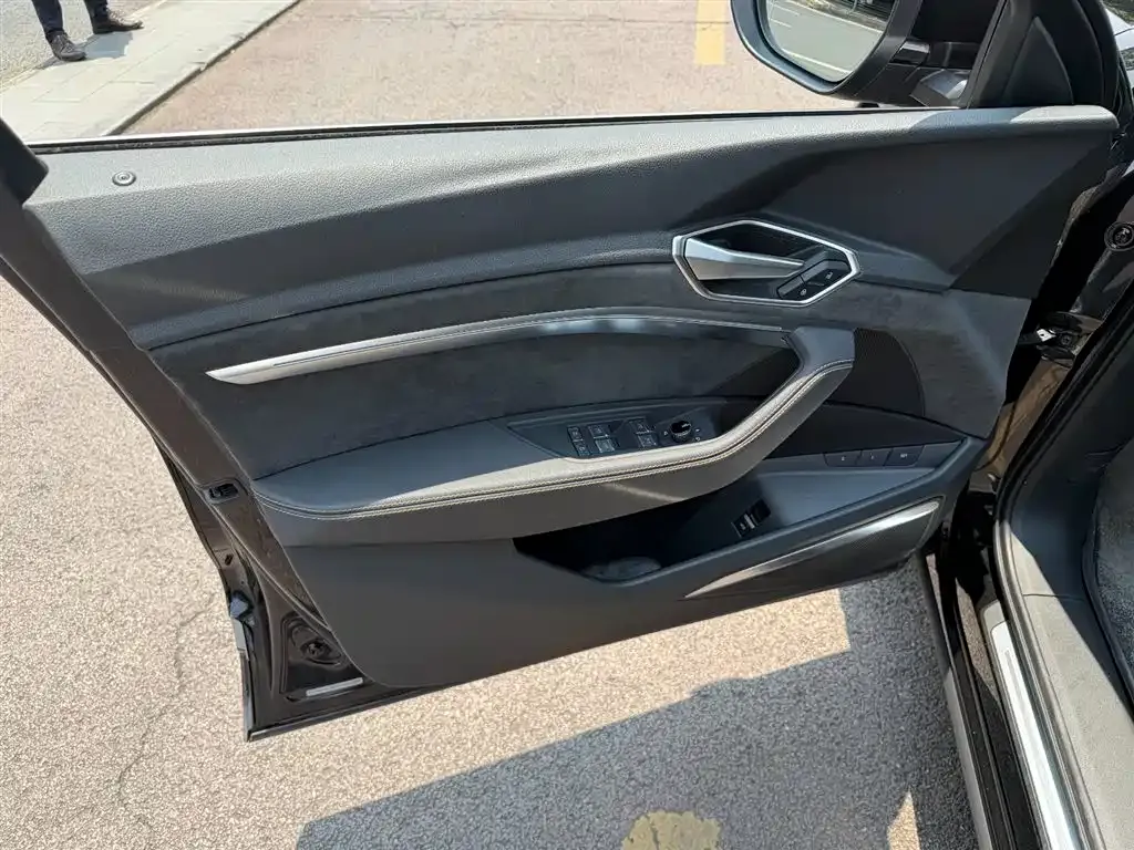 Audi e-tron 2022 из CN, фото 4