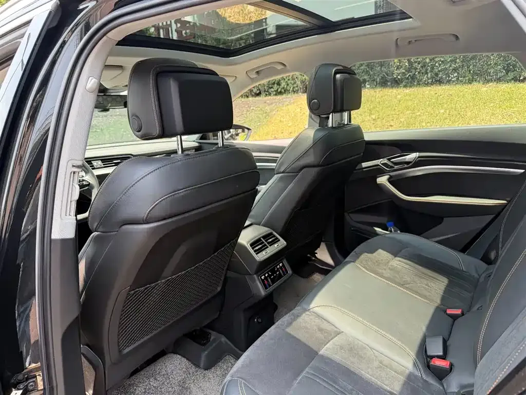 Audi e-tron 2022 из CN, фото 3