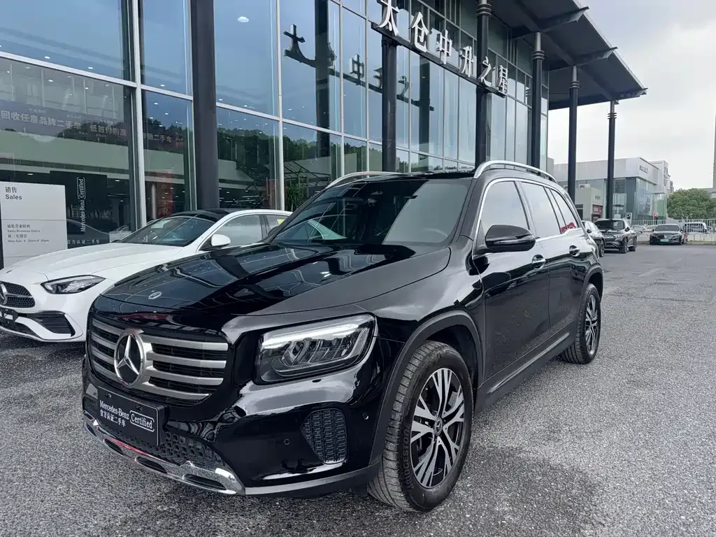 Mercedes-Benz GLB — фото 1