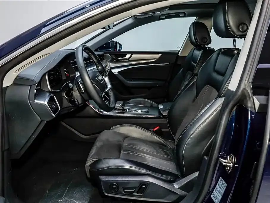 Audi A7L — фото 5