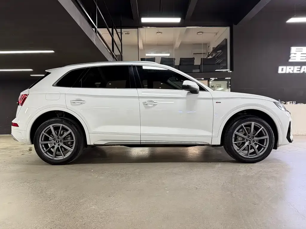 Audi Q5L 2024 из CN, фото 2