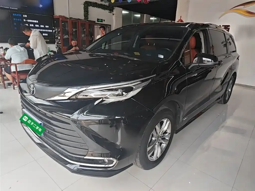 Toyota Sienna — фото 10