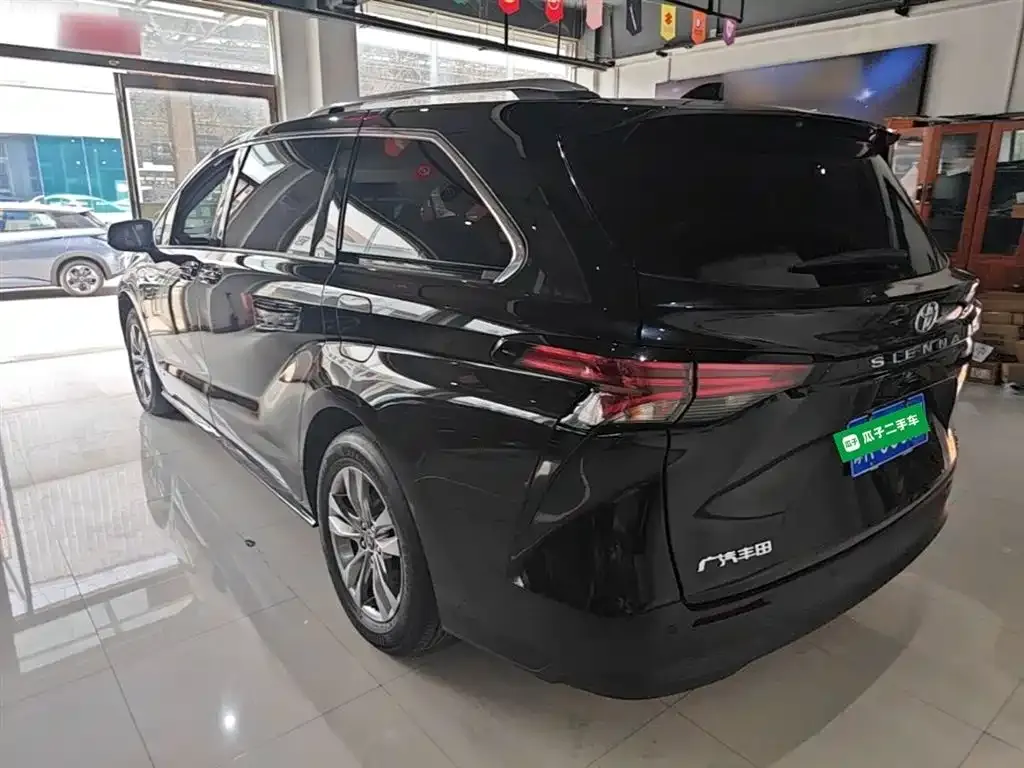 Toyota Sienna — фото 9