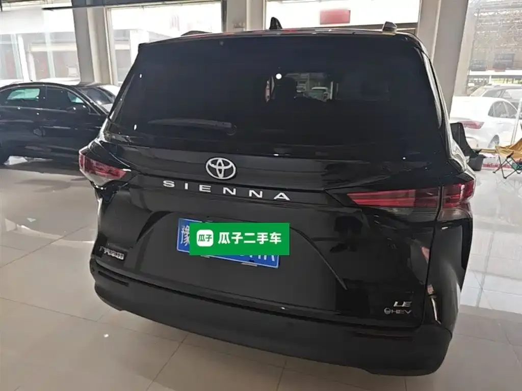 Toyota Sienna — фото 2