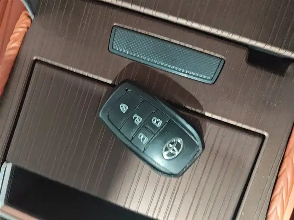 Toyota Sienna — фото 7