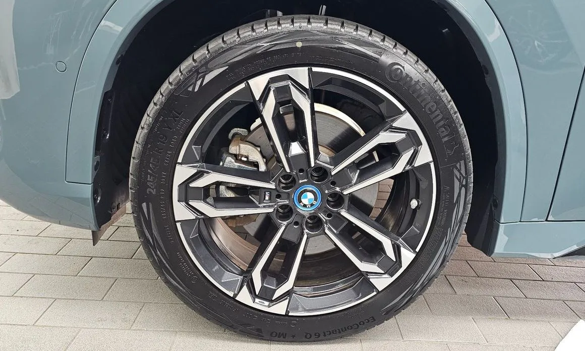 BMW iX1 2025 из KR, фото 9