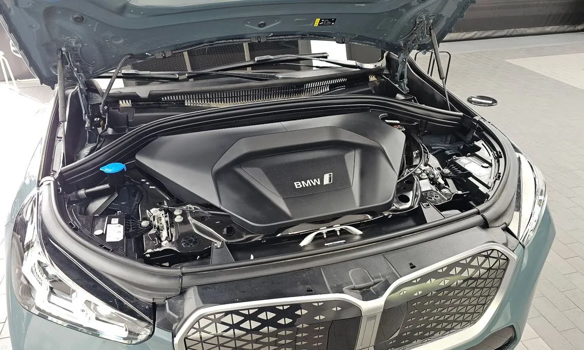 BMW iX1 2025 из KR, фото 8